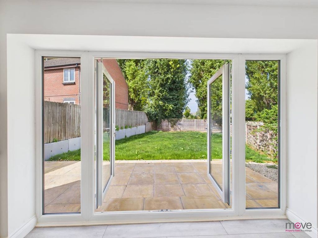Property photo 2 of 32