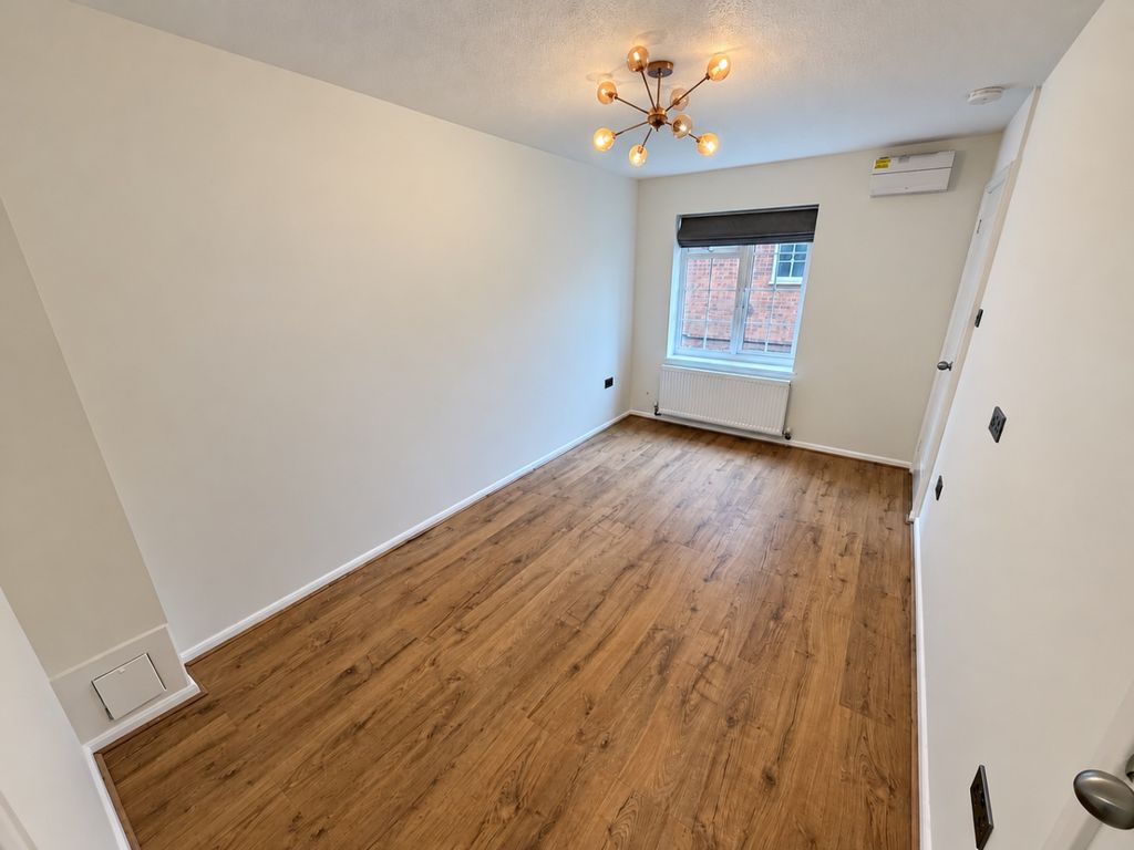 Property photo 2 of 8 5893733
