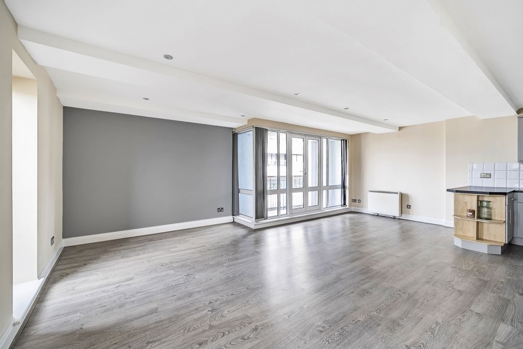 Property photo 1 of 16 Recep1