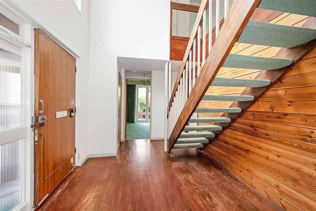 Property photo 3 of 16 Hallway