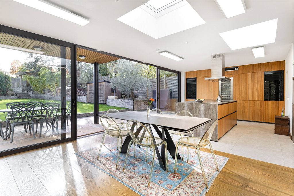 Property photo 3 of 18 Kitchen/Dining