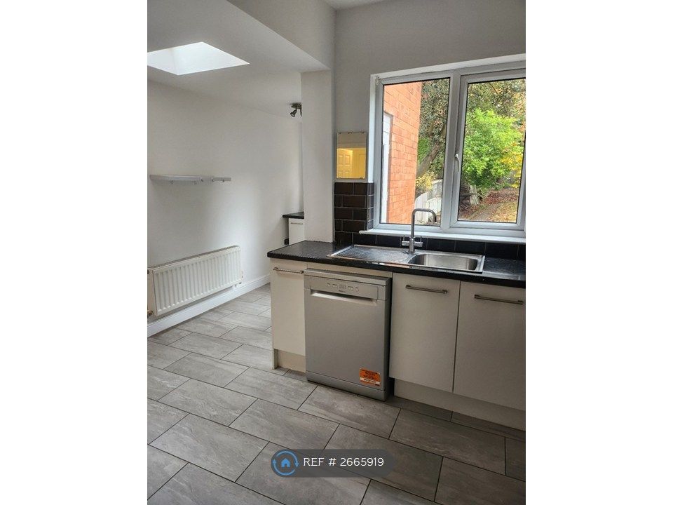 Property photo 3 of 12 Kitchen