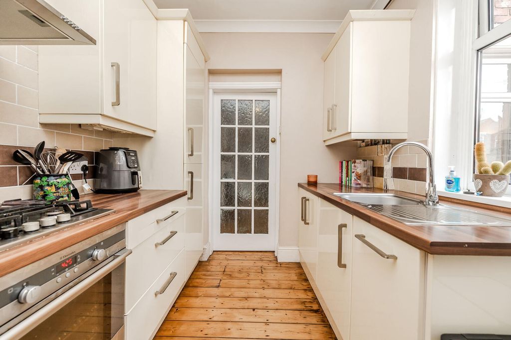 Property photo 3 of 26 Kitchen