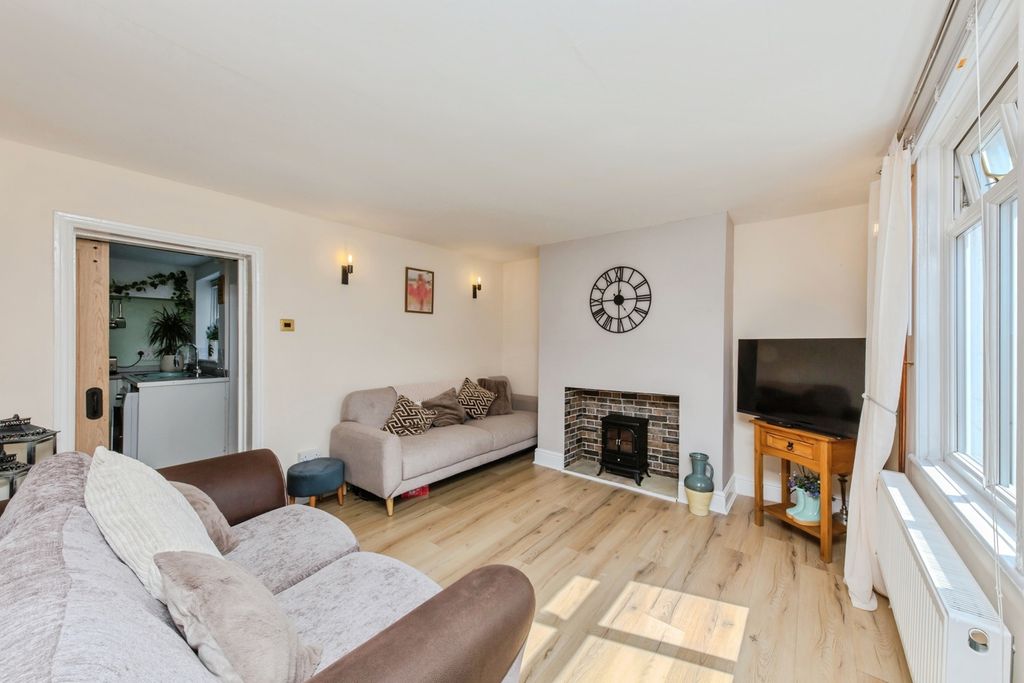 Property photo 2 of 15 Pbox-Img.Jpg