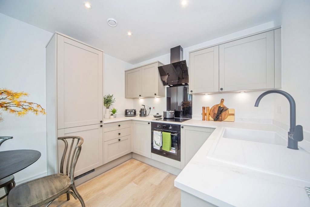 Property photo 3 of 20 Pbox-Img.Jpg