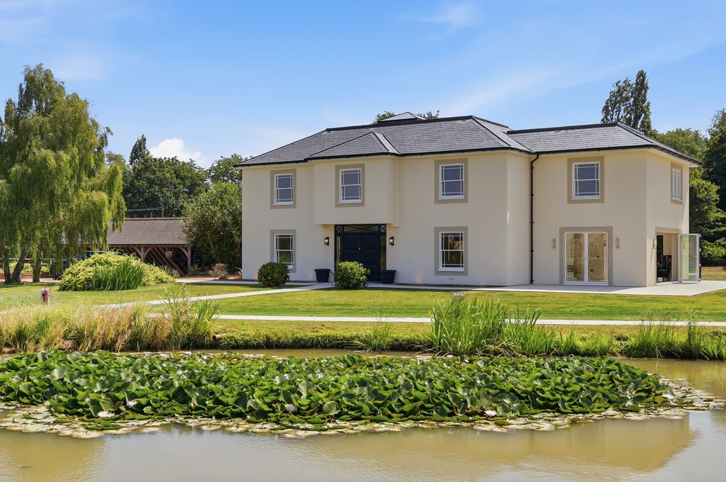 Property photo 1 of 52