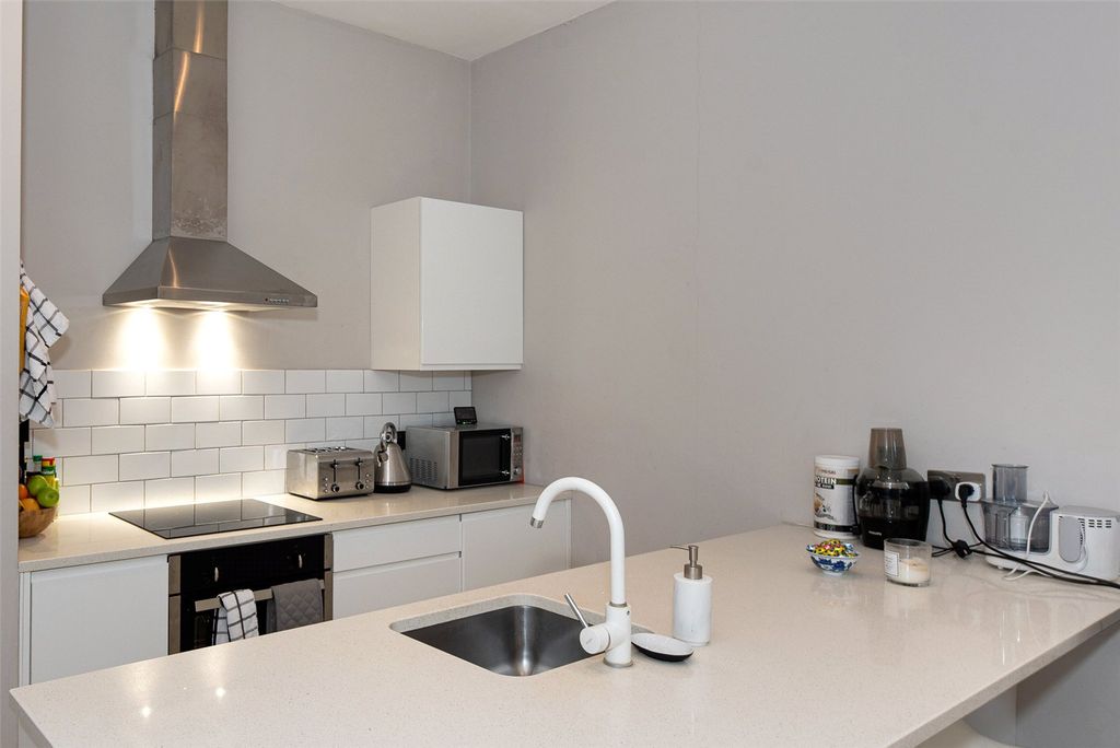 Property photo 2 of 22 Picture No. 16