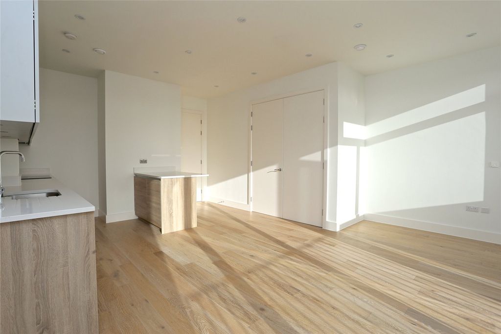 Property photo 3 of 9 Picture No. 16