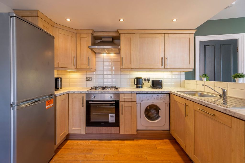 Property photo 3 of 11 26Etf3 - Kitchen