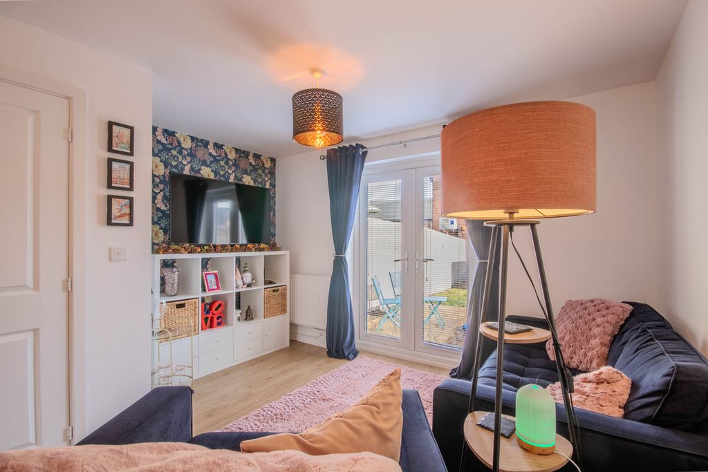 Property photo 2 of 23