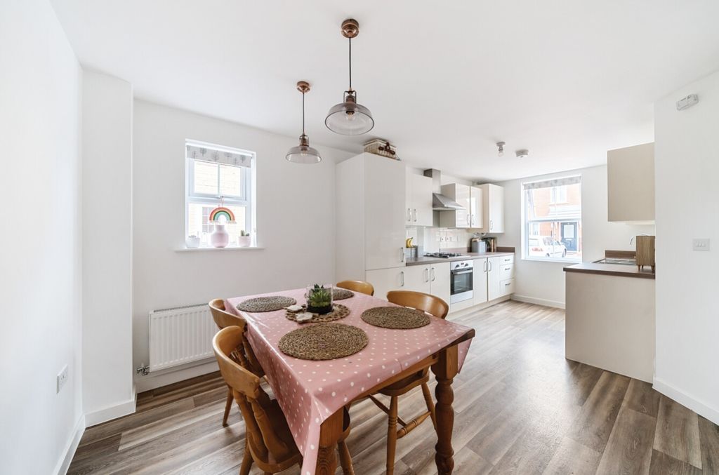 Property photo 2 of 17 Kitchen Diner