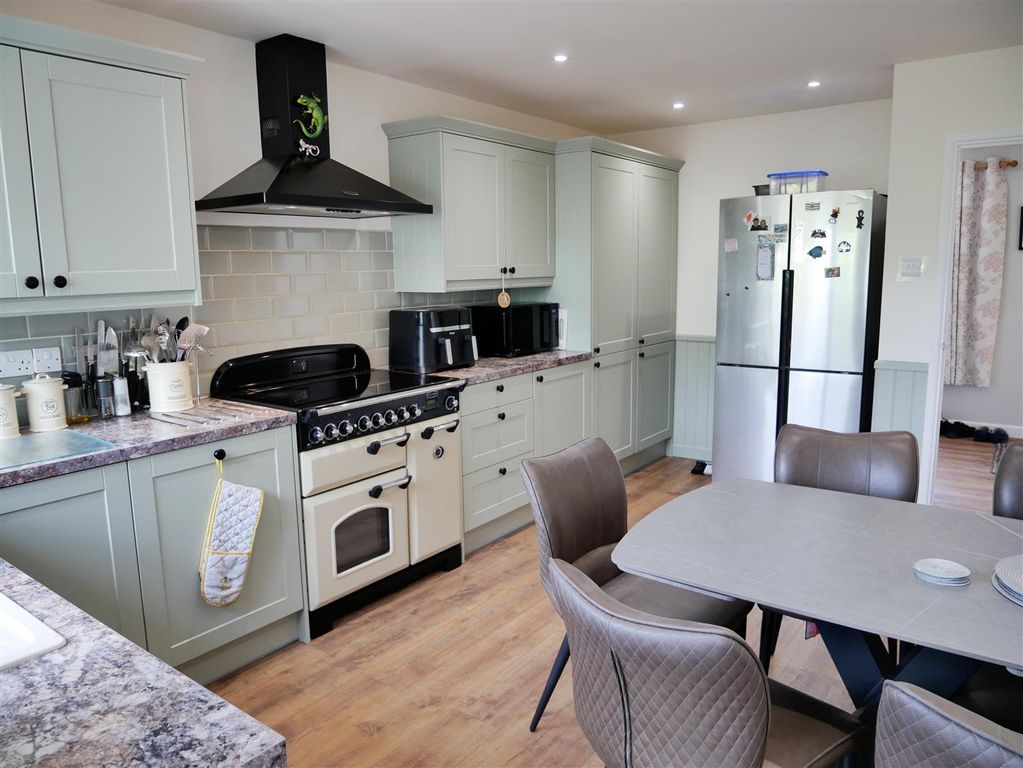 Property photo 3 of 23 Dining Kitchen