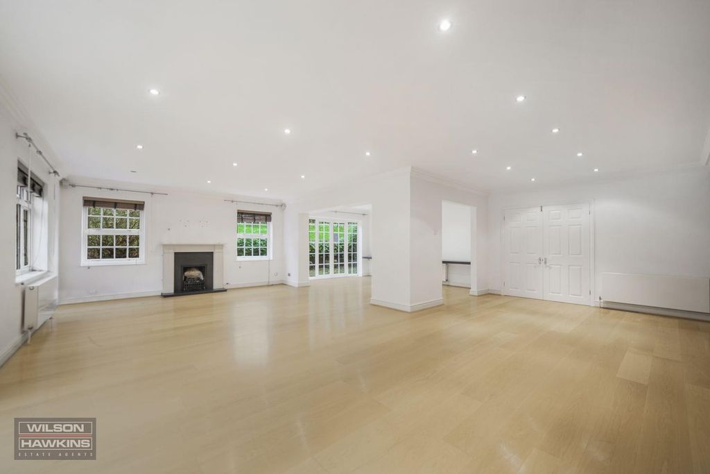 Property photo 2 of 19 The Squirrels, Mount Park Road - Kljugcwigi2Xmjktc