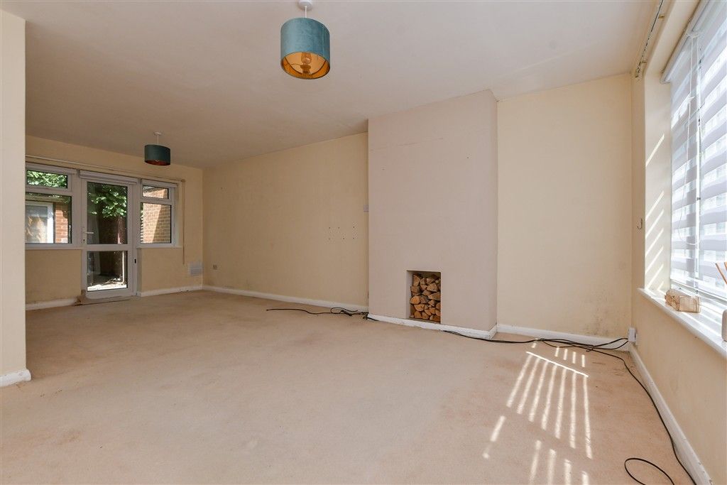 Property photo 3 of 20 Lounge/Dining Room