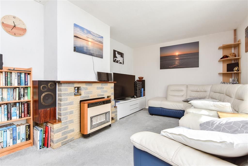 Property photo 3 of 11 Lounge