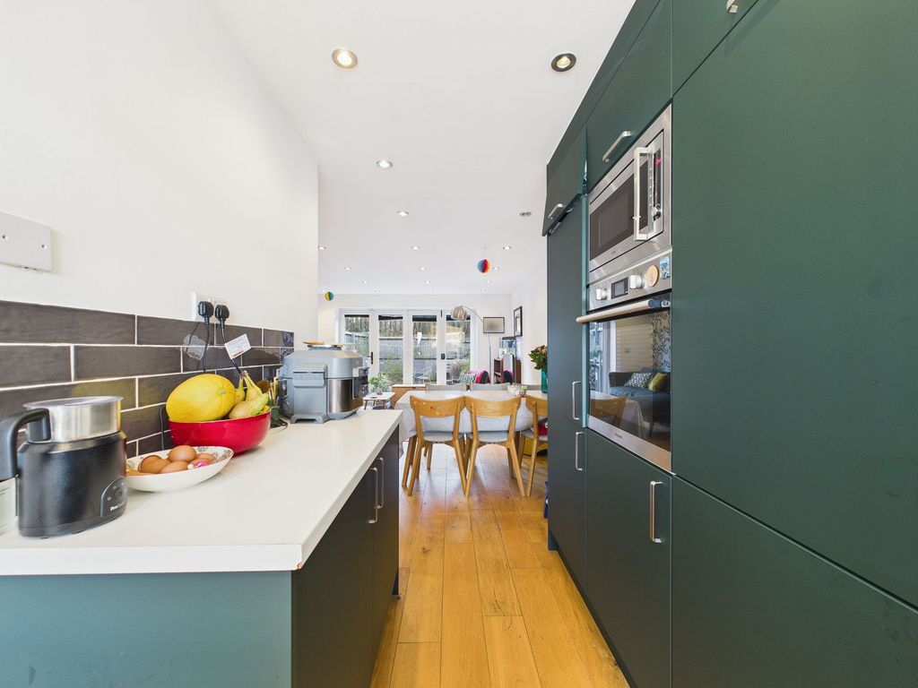 Property photo 3 of 17 Kitchen