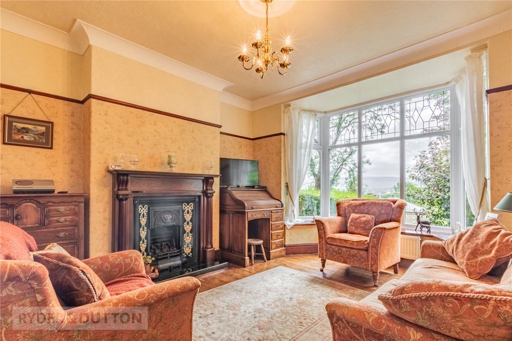 Property photo 3 of 30 Lounge