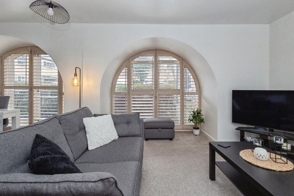 Property photo 2 of 22 Pbox-Img.Jpg