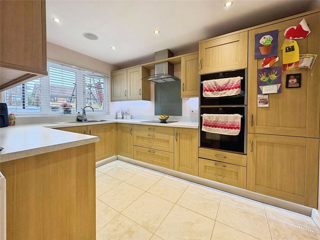 Property photo 3 of 12 Kitchen