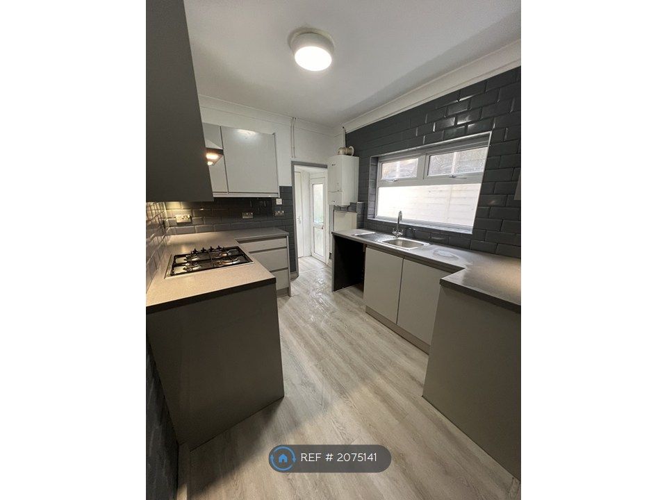 Property photo 1 of 6 Kitchen
