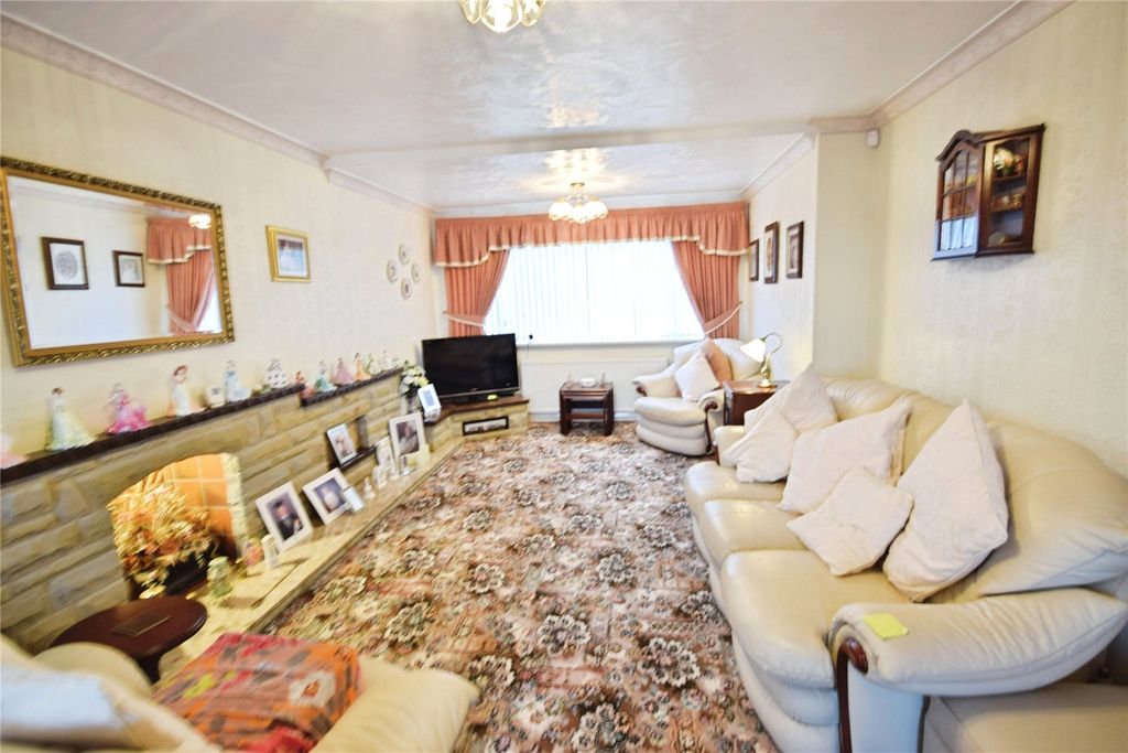 Property photo 3 of 21 Lounge