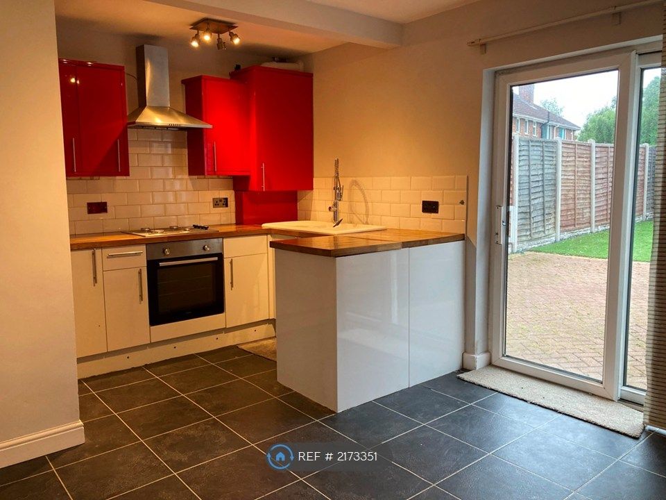 Property photo 3 of 8 Kitchen