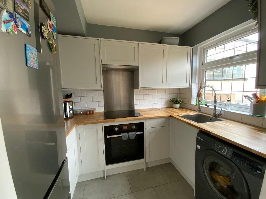 Property photo 3 of 18 Kitchen 9'1 x 5'10