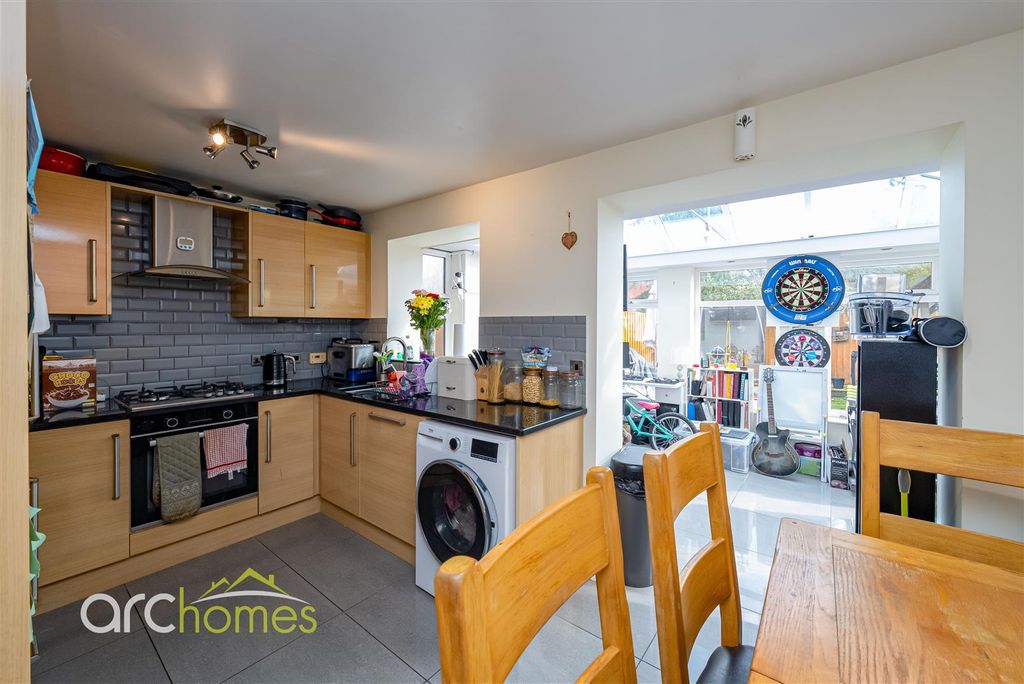 Property photo 3 of 21 Penswick-9.Jpg