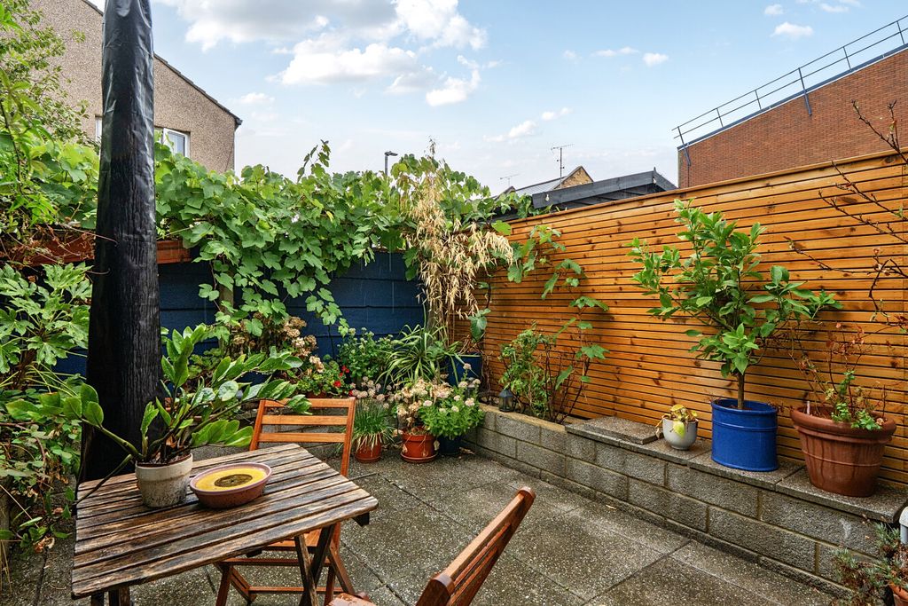 Property photo 2 of 14 1516237-10-1A0806...