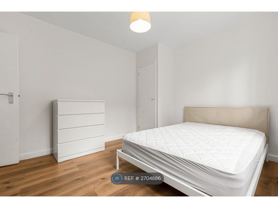 Property photo 3 of 18 Room 1 (Available 12th December)