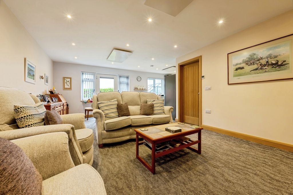 Property photo 3 of 14 Photo