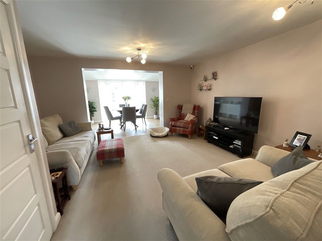 Property photo 3 of 9 Lounge