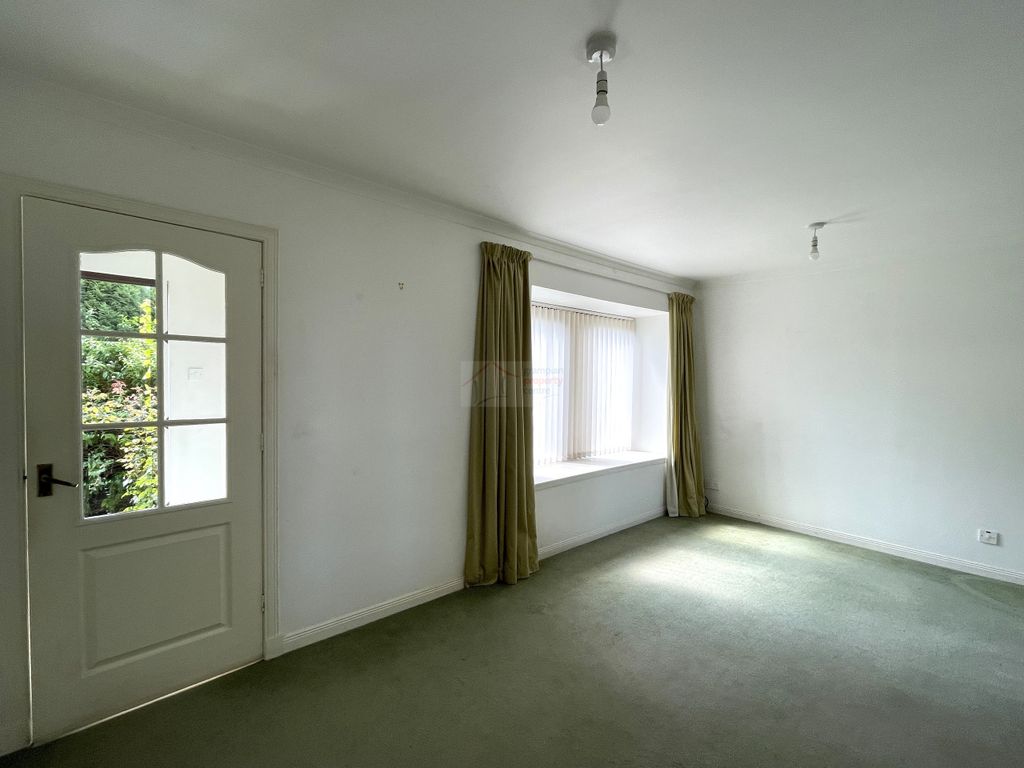 Property photo 3 of 11 Lounge B.Jpg