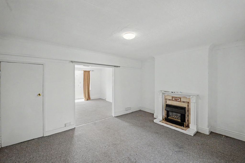 Property photo 2 of 8 Bondisle Terrace - Dining Room