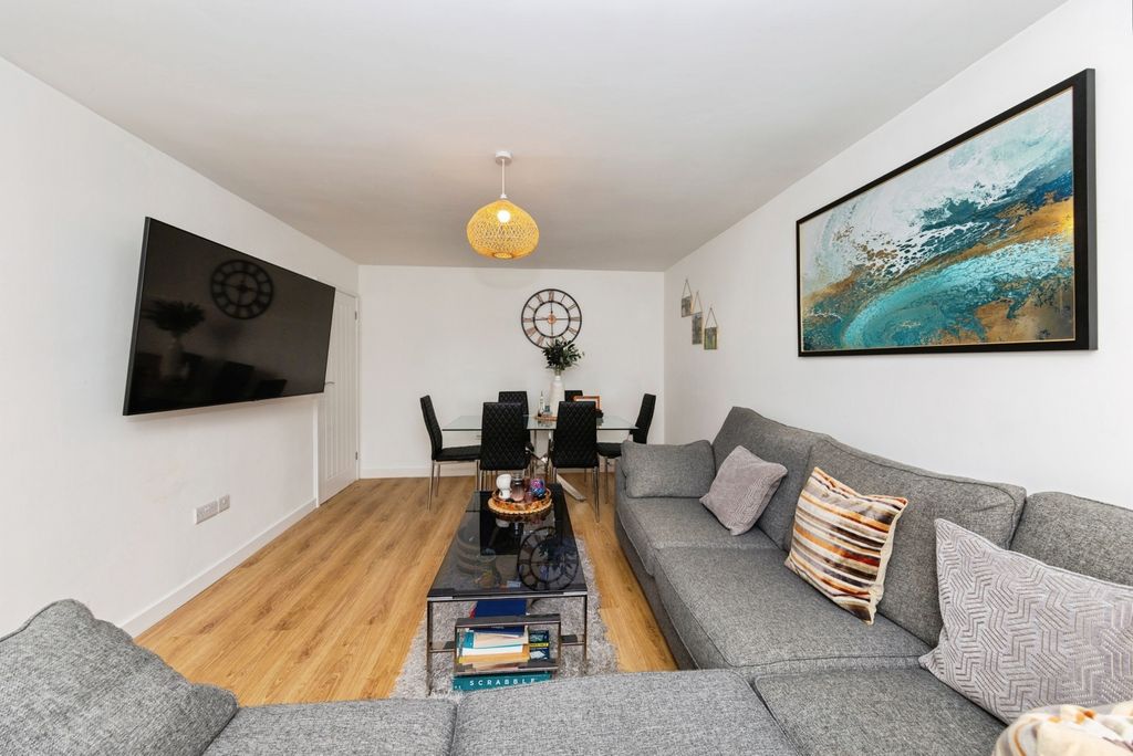 Property photo 3 of 20 Pbox-Img.Jpg