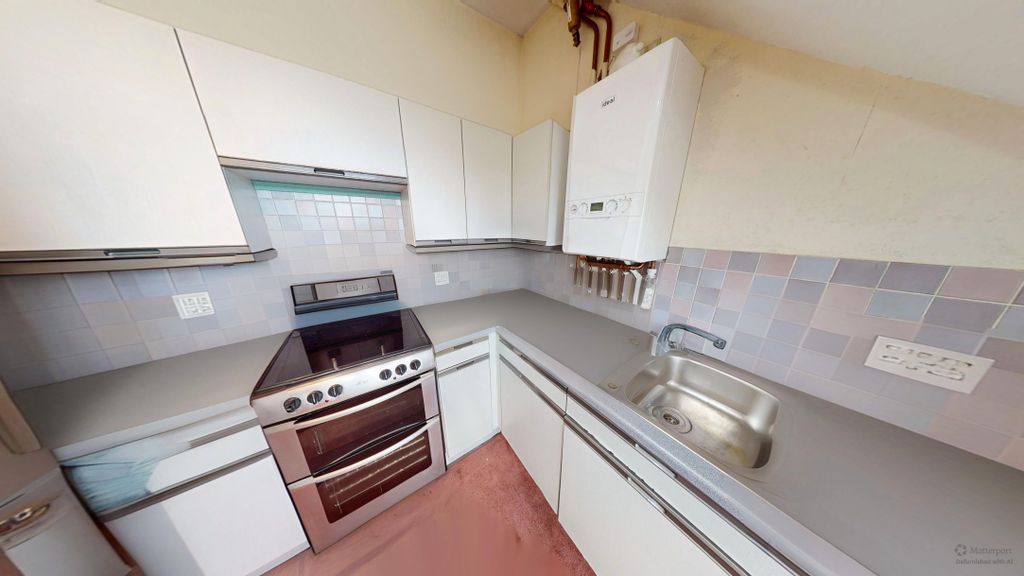 Property photo 3 of 10 Kitchen1