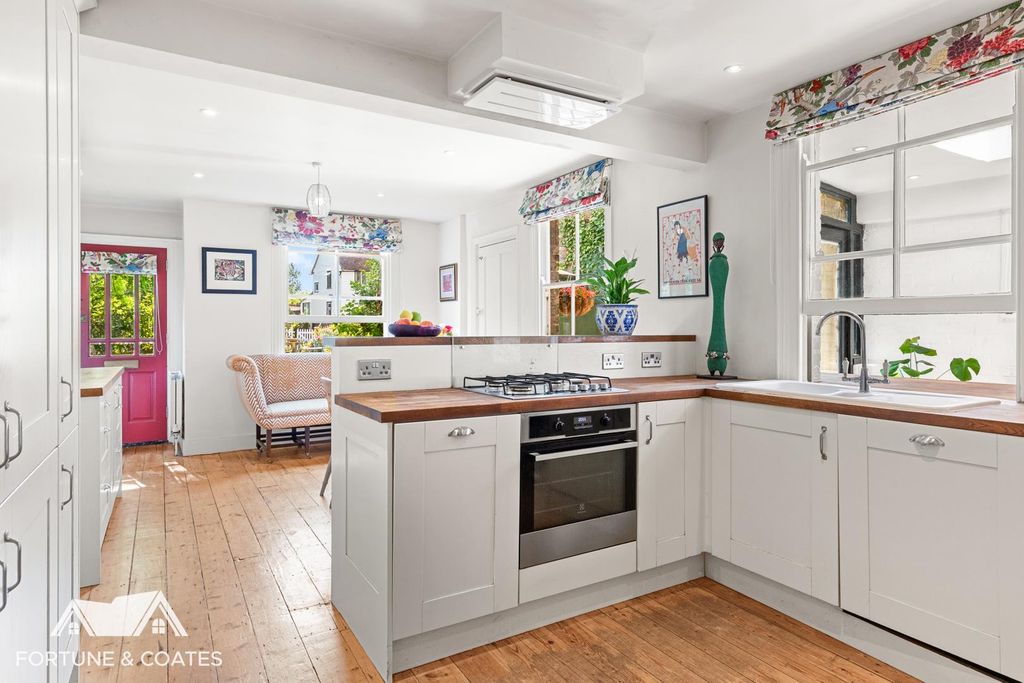 Property photo 2 of 32 Churchgatestreet_12.Jpg