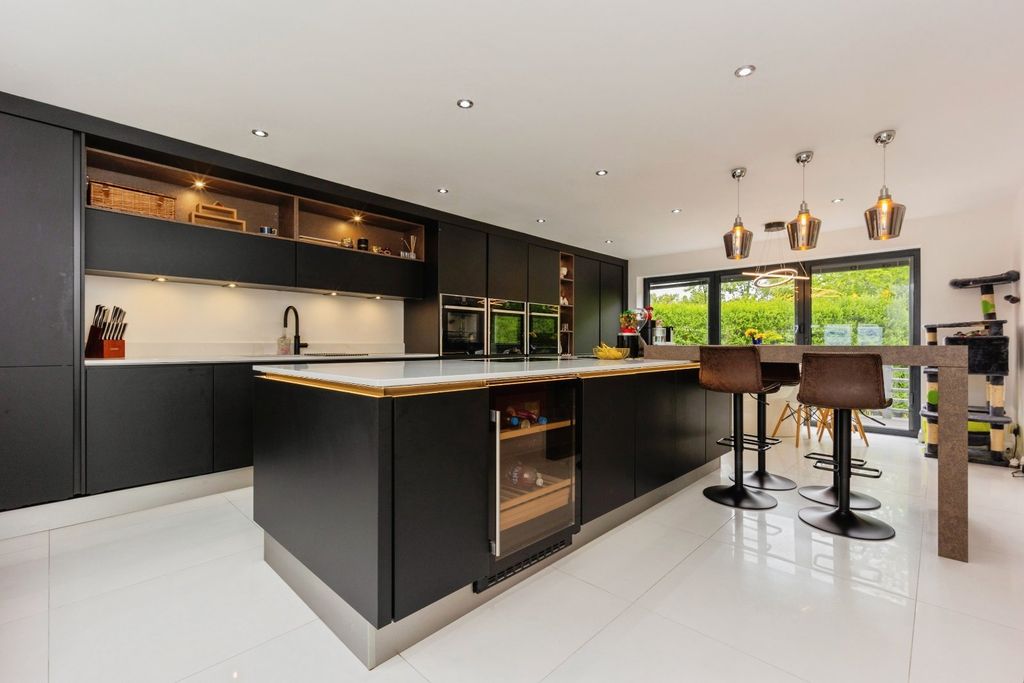 Property photo 1 of 15 Kitchen