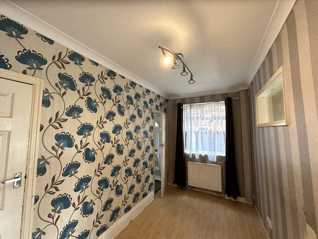 Property photo 3 of 11 Entrance Lobby: