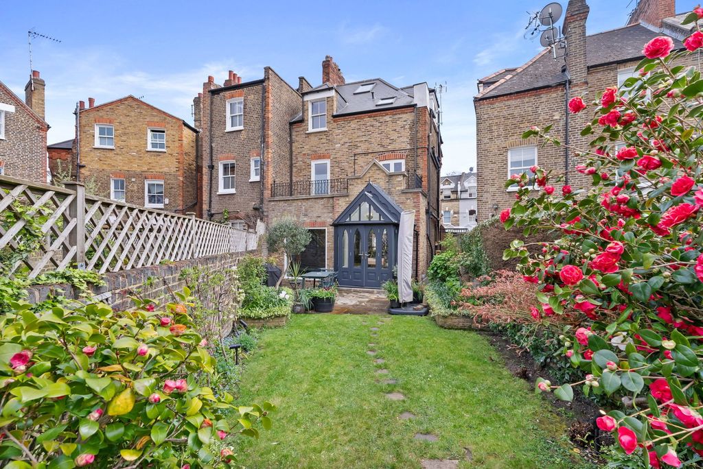 Property photo 2 of 25