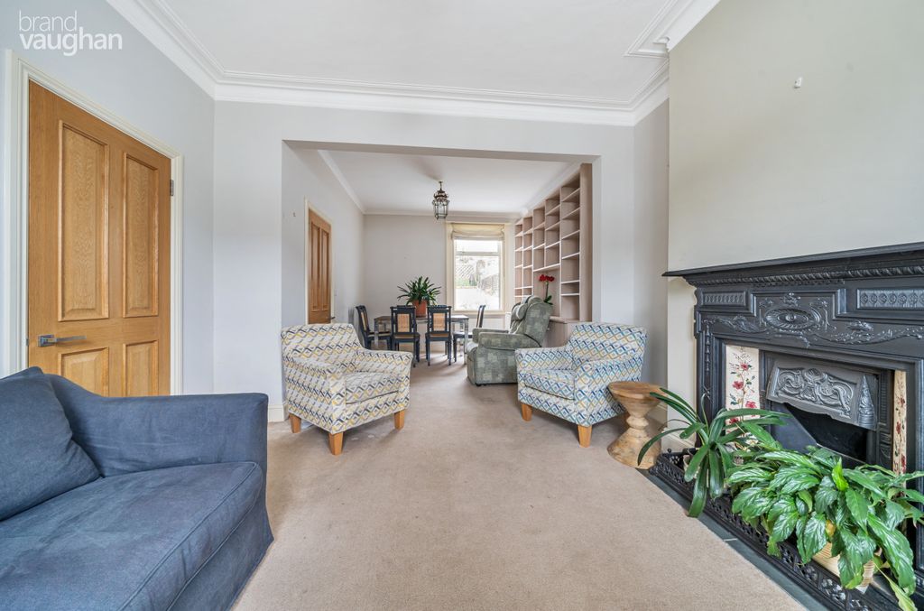 Property photo 3 of 10 Lounge