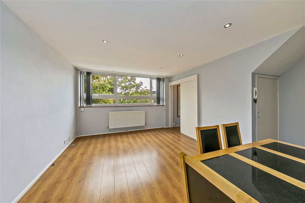 Property photo 2 of 8 Picture No. 25