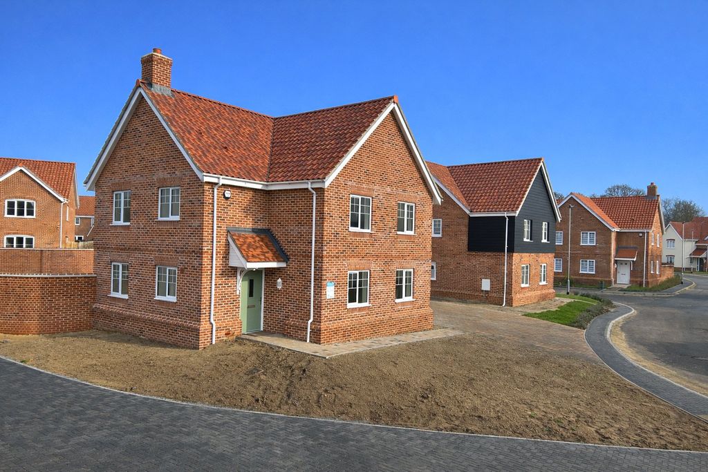 Property photo 1 of 18 Plot 51 Front