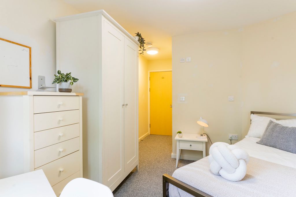 Property photo 3 of 11 Photo 2