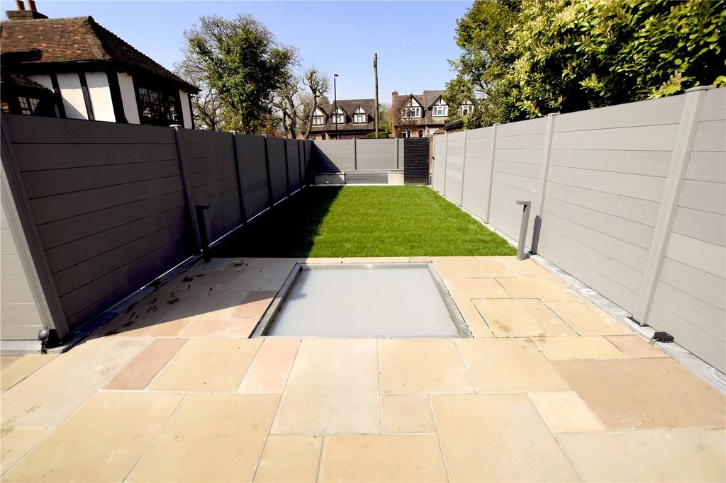 Property photo 2 of 21 Picture No. 14
