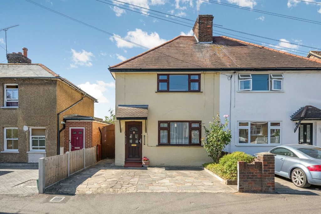 Property photo 1 of 15 Middle Lane