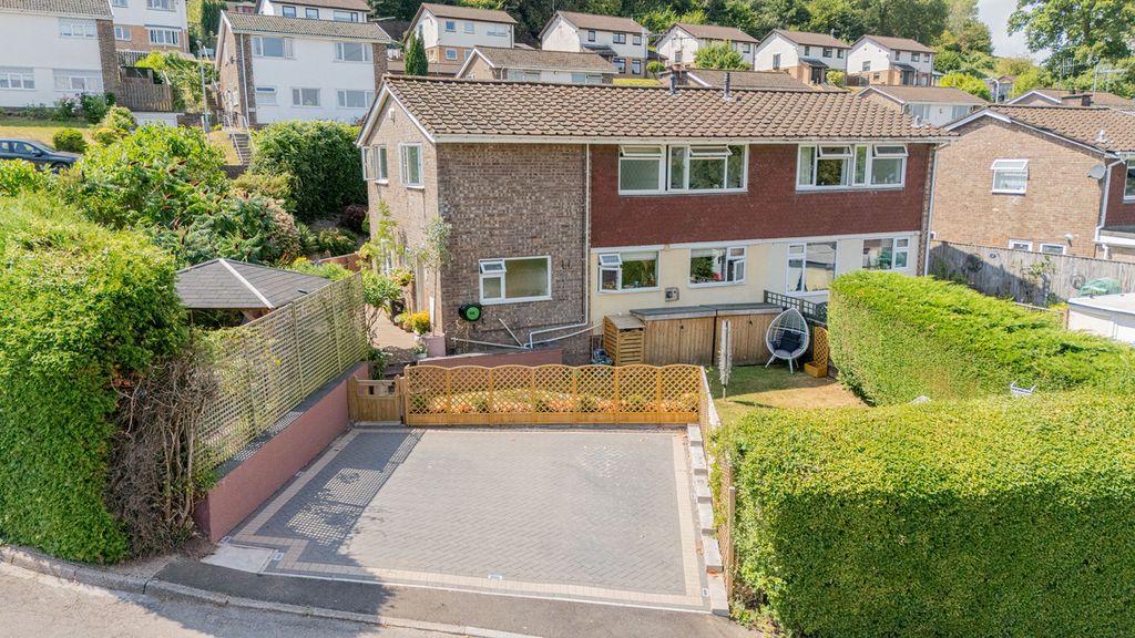 Property photo 1 of 28