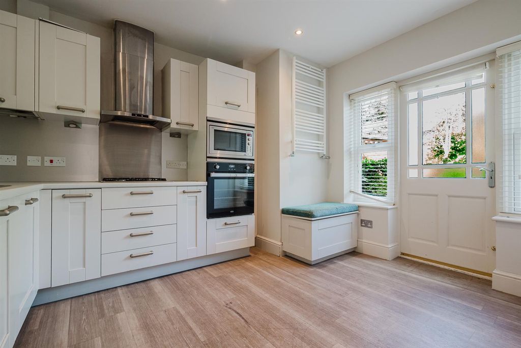 Property photo 3 of 21 Kitchen