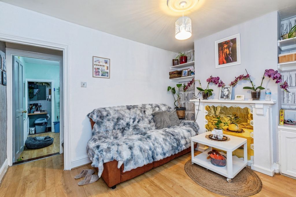 Property photo 3 of 19 Pbox-Img.Jpg