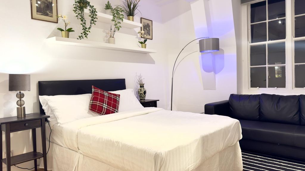 Property photo 1 of 27 Bedroom